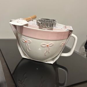 Pink bow baking set